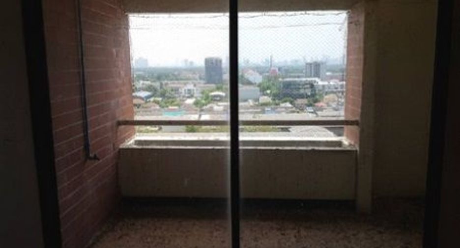 For sale studio condo in Bang Na, Bangkok