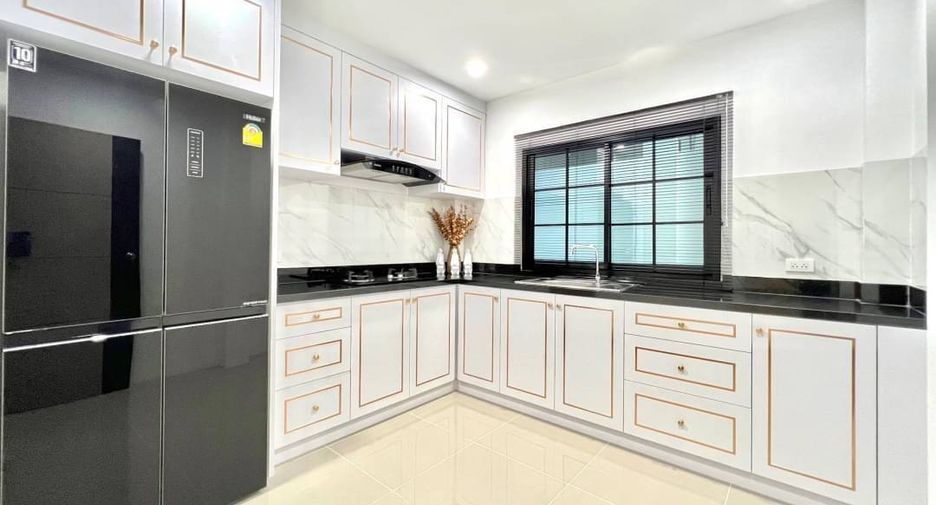 À vendre 4 chambres villa à Bang Lamung, Chonburi