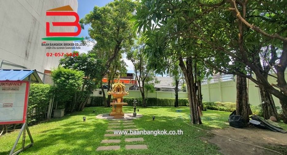 À louer et à vendre 5 chambres maison de ville à Phra Pradaeng, Samut Prakan