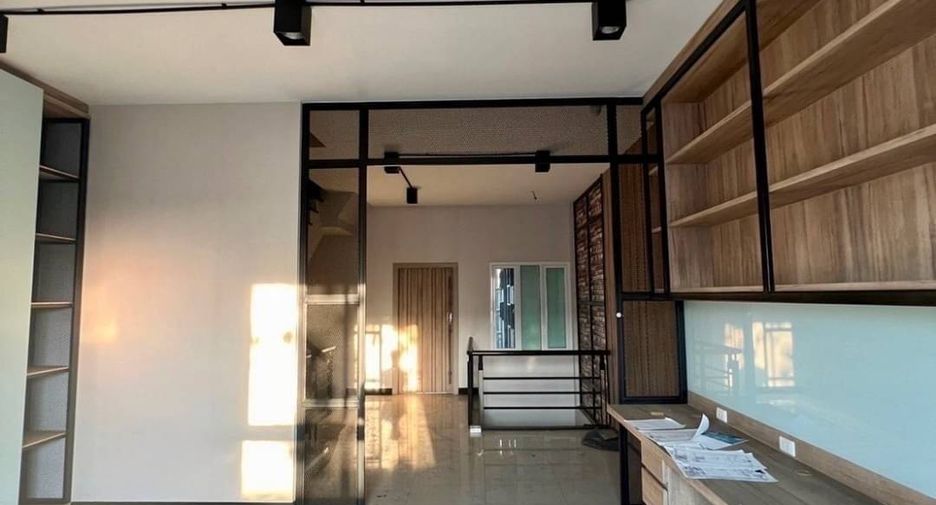 For rent そして for sale 4 Beds townhouse in Bueng Kum, Bangkok