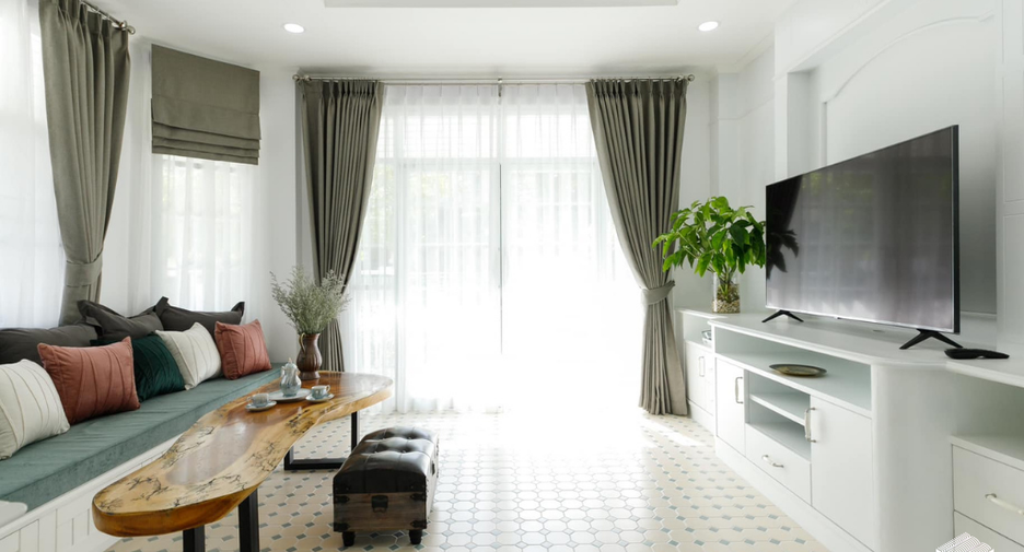 For sale 5 ベッドルーム villa in San Kamphaeng, Chiang Mai