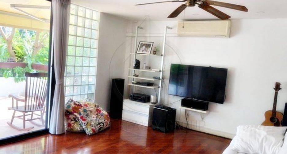 For sale 4 bedrooms townhouse in Watthana, Bangkok