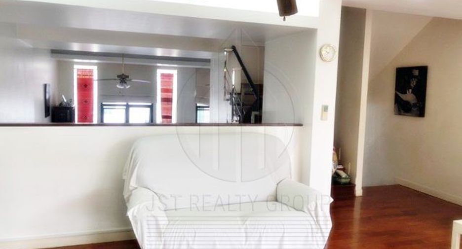 For sale 4 bedrooms townhouse in Watthana, Bangkok