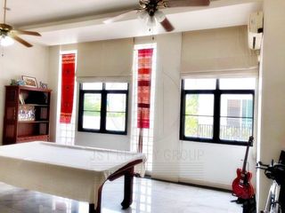 For sale 4 bedrooms townhouse in Watthana, Bangkok