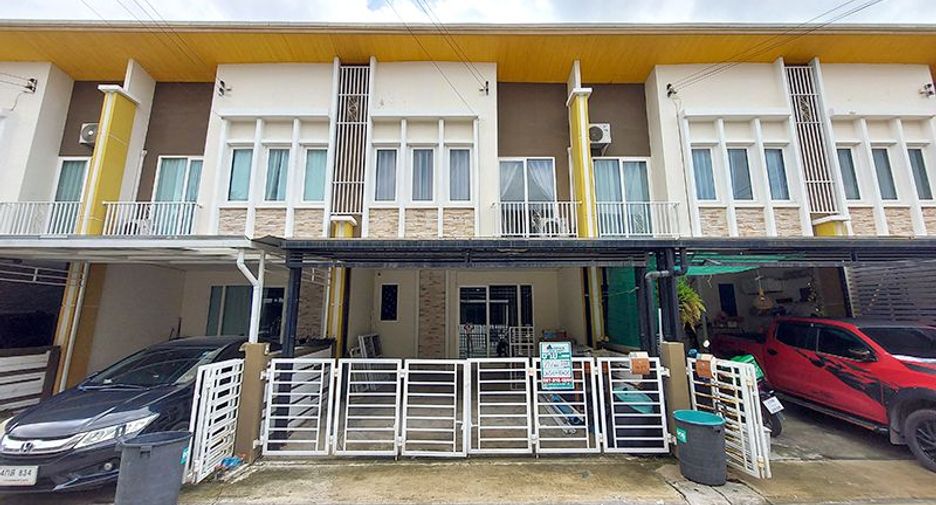 For sale 4 Beds townhouse in Bang Phli, Samut Prakan