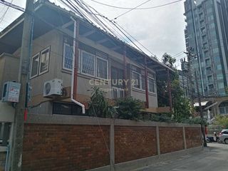 Reihenhaus zur Miete und zum Kauf mit 5 Zimmer in Watthana, Bangkok