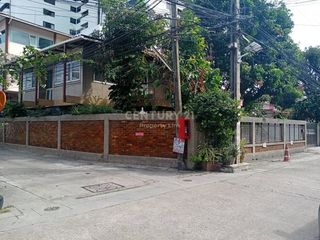 Reihenhaus zur Miete und zum Kauf mit 5 Zimmer in Watthana, Bangkok