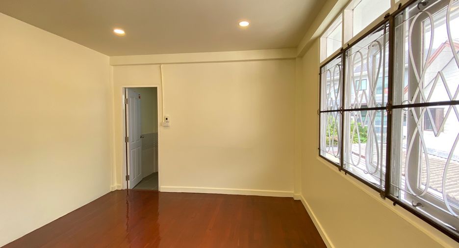 For rent and for sale 5 bedrooms house in Mueang Chiang Mai, Chiang Mai