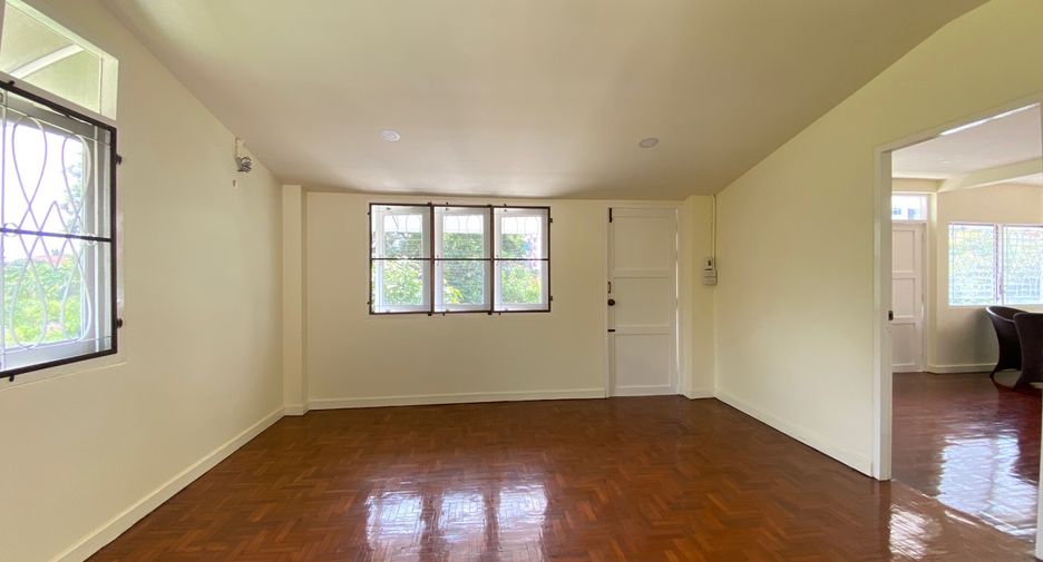 For rent and for sale 5 bedrooms house in Mueang Chiang Mai, Chiang Mai
