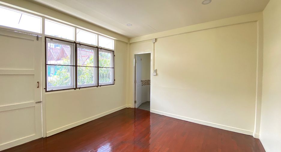 For rent and for sale 5 bedrooms house in Mueang Chiang Mai, Chiang Mai