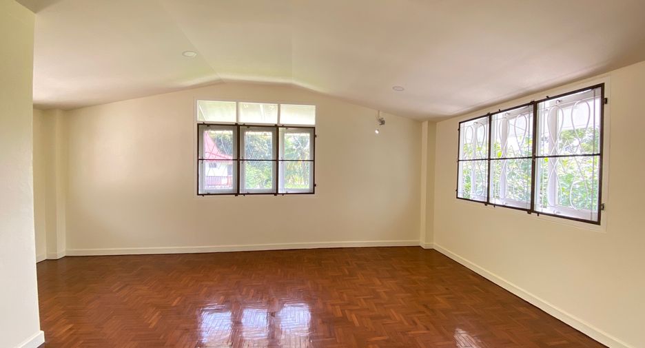 For rent and for sale 5 bedrooms house in Mueang Chiang Mai, Chiang Mai