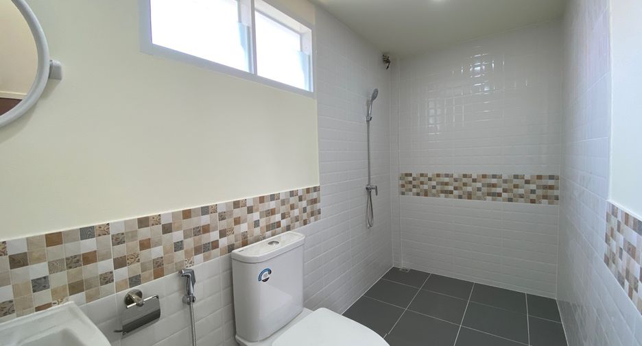 For rent and for sale 5 bedrooms house in Mueang Chiang Mai, Chiang Mai