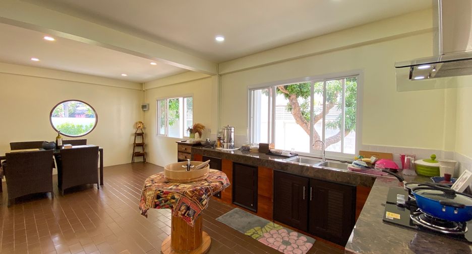 For rent and for sale 5 bedrooms house in Mueang Chiang Mai, Chiang Mai