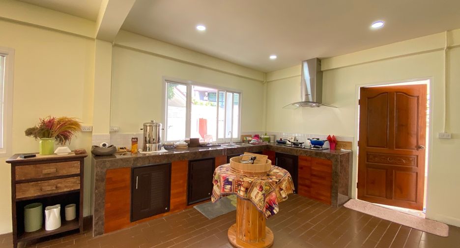 For rent and for sale 5 bedrooms house in Mueang Chiang Mai, Chiang Mai