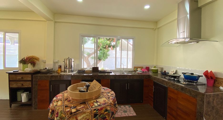For rent and for sale 5 bedrooms house in Mueang Chiang Mai, Chiang Mai
