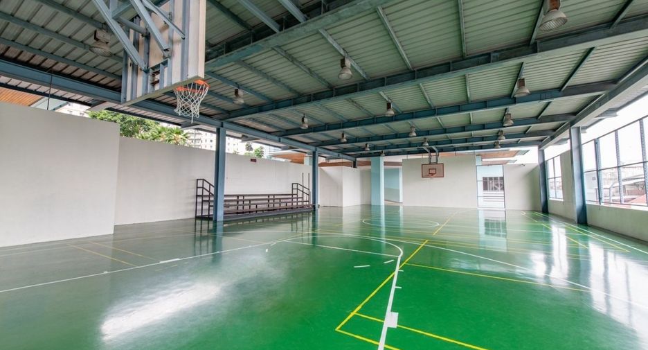 For rent 2 bedrooms apartment in Yan Nawa, Bangkok