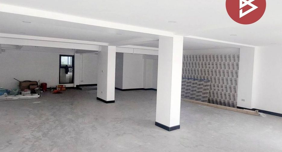 For sale 8 bed retail Space in Lak Si, Bangkok