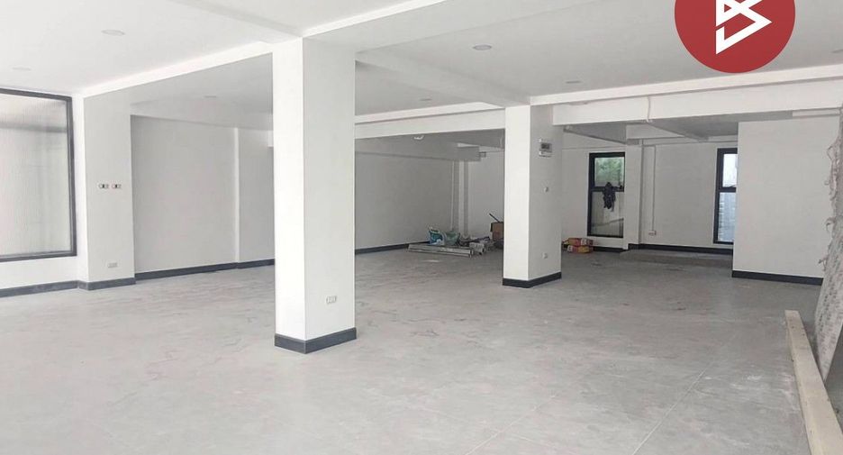 For sale 8 bed retail Space in Lak Si, Bangkok