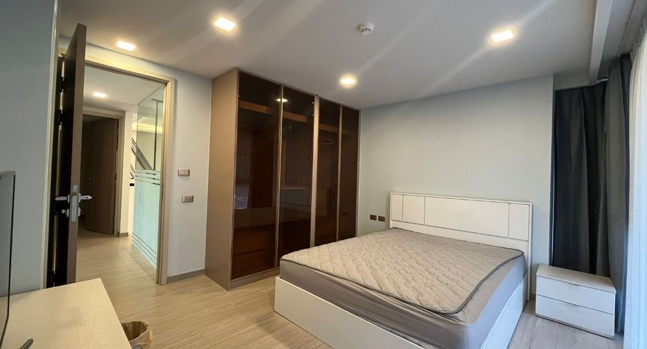 Аренда 3 спальни кондо в Хуаи Кхщанг, Бангкок