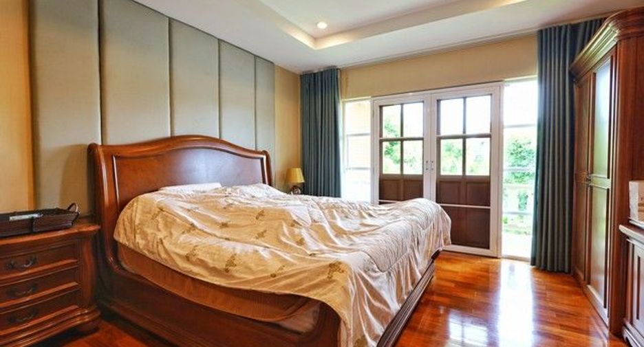 Haus zum Kauf mit 4 Zimmer in Taling Chan, Bangkok