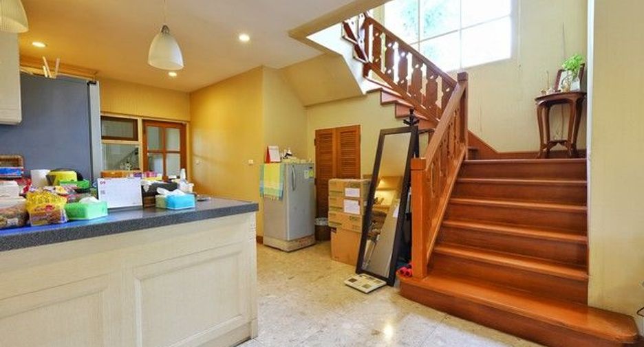 Haus zum Kauf mit 4 Zimmer in Taling Chan, Bangkok
