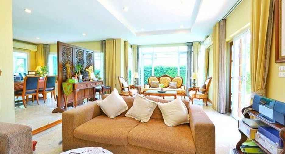 Haus zum Kauf mit 4 Zimmer in Taling Chan, Bangkok