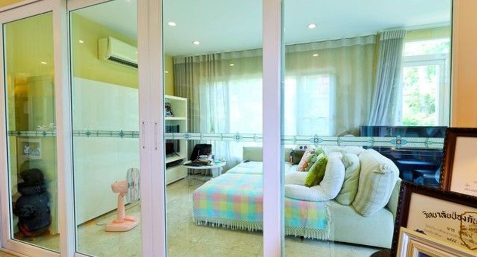 Haus zum Kauf mit 4 Zimmer in Taling Chan, Bangkok
