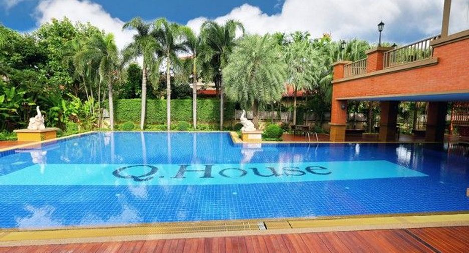 Haus zum Kauf mit 4 Zimmer in Taling Chan, Bangkok