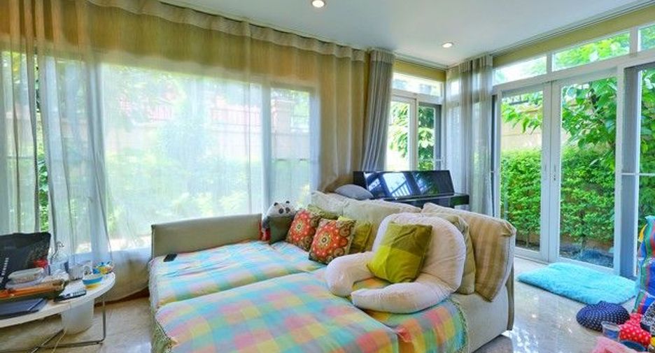 Haus zum Kauf mit 4 Zimmer in Taling Chan, Bangkok