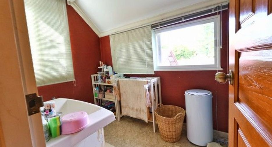 Haus zum Kauf mit 4 Zimmer in Taling Chan, Bangkok