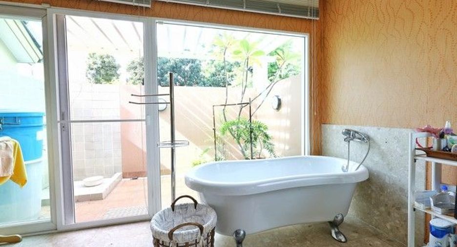 Haus zum Kauf mit 4 Zimmer in Taling Chan, Bangkok