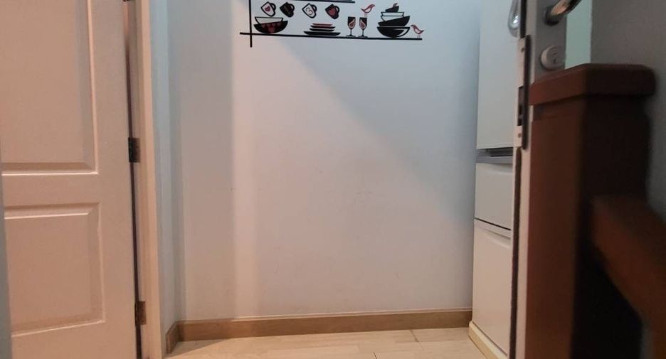 For sale 4 bedrooms townhouse in Saphan Sung, Bangkok