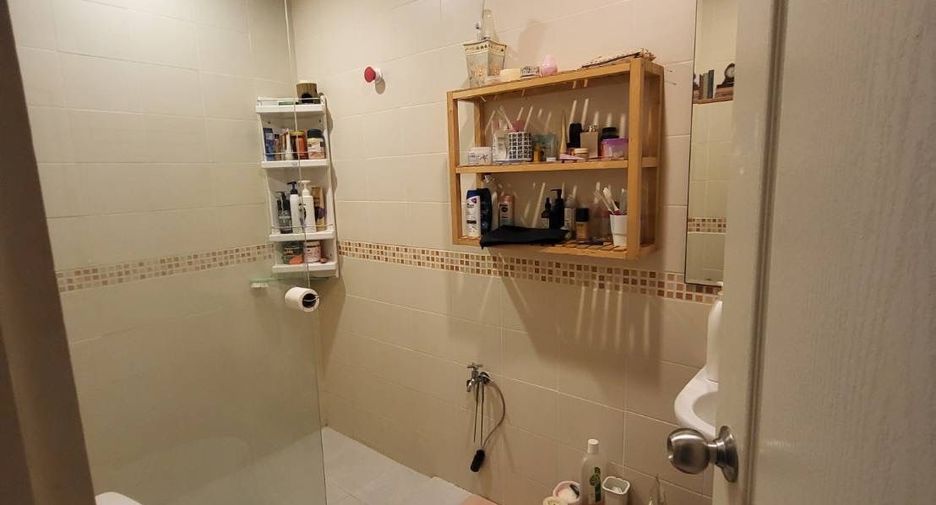 For sale 4 bedrooms townhouse in Saphan Sung, Bangkok