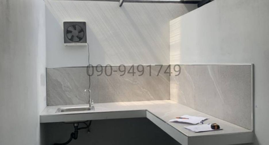 For rent 3 bedrooms townhouse in Bang Kapi, Bangkok