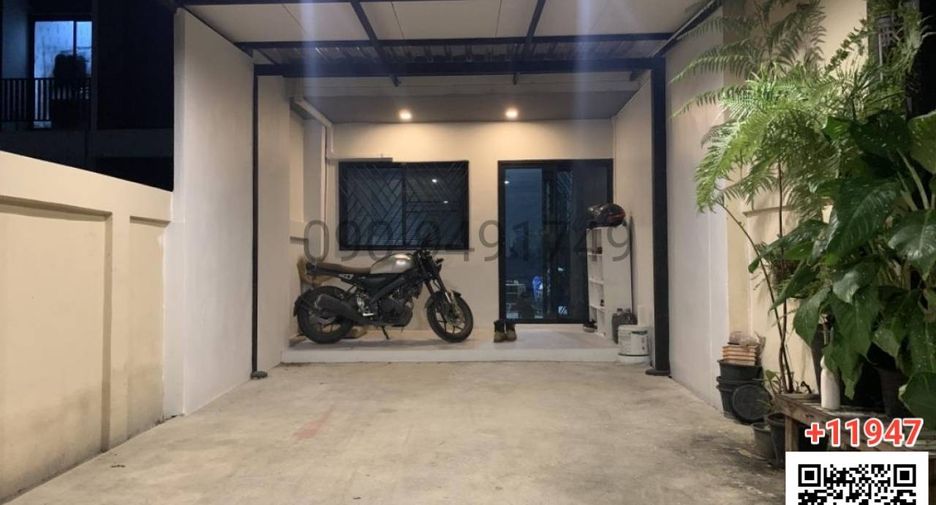 For rent 3 bedrooms townhouse in Bang Kapi, Bangkok