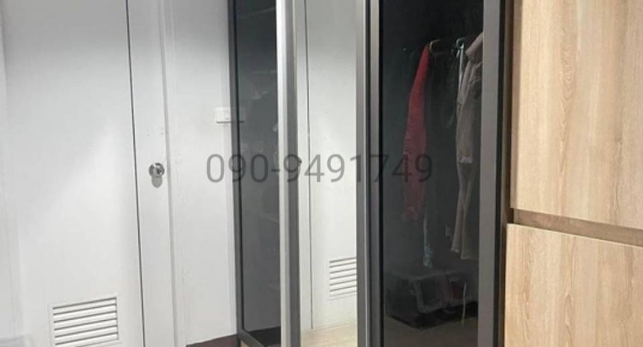 For rent 3 bedrooms townhouse in Bang Kapi, Bangkok