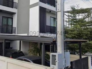 Reihenhaus zur Miete mit 3 Zimmer in Bang Kapi, Bangkok