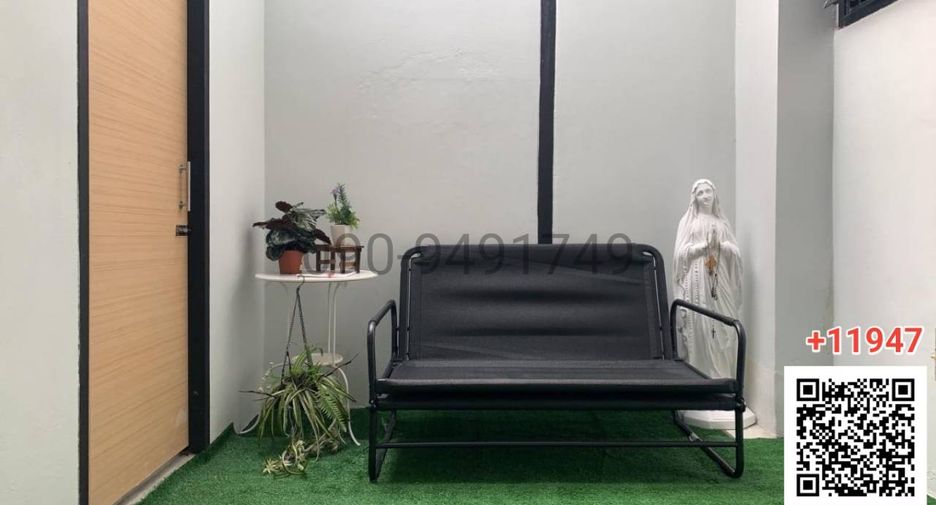 For rent 3 bedrooms townhouse in Bang Kapi, Bangkok