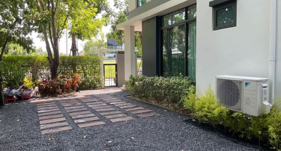 Casa en alquiler y en venta de 4 habitaciones en Bang Kapi, Bangkok