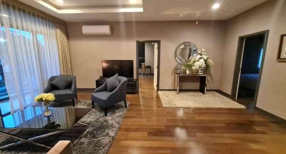 Casa en alquiler y en venta de 4 habitaciones en Bang Kapi, Bangkok