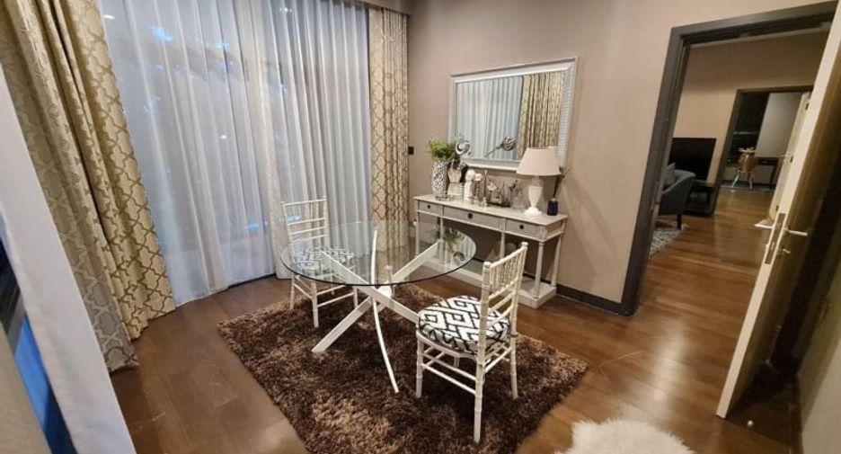 Casa en alquiler y en venta de 4 habitaciones en Bang Kapi, Bangkok