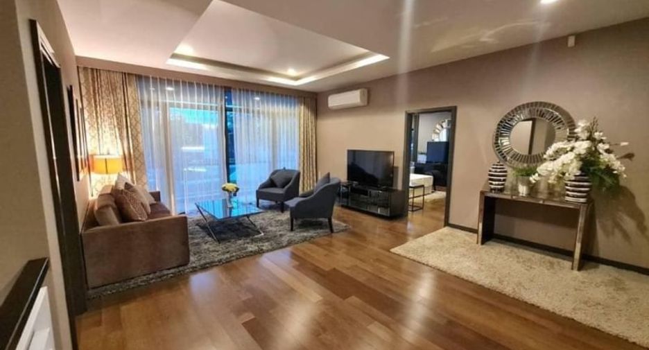 Casa en alquiler y en venta de 4 habitaciones en Bang Kapi, Bangkok