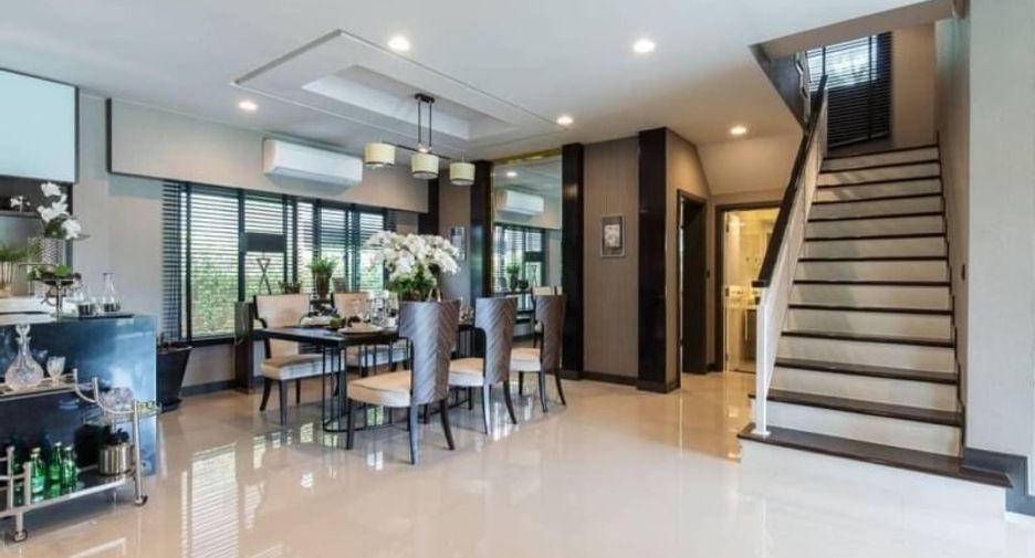 Casa en alquiler y en venta de 4 habitaciones en Bang Kapi, Bangkok