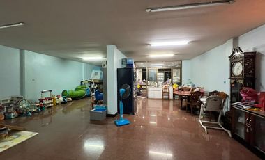 For sale 4 bedrooms retail Space in Pom Prap Sattru Phai, Bangkok