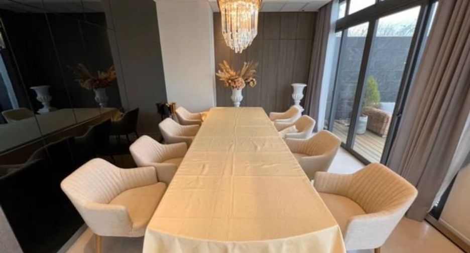 For rent 3 bedrooms condo in Khlong Toei, Bangkok