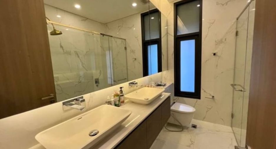 For rent 3 bedrooms condo in Khlong Toei, Bangkok