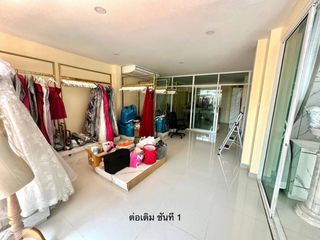 For sale 5 bed townhouse in Bang Khun Thian, Bangkok