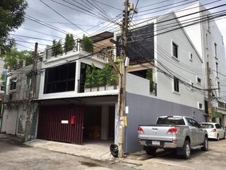 出租 3 卧室 联排别墅 在 Watthana, 曼谷