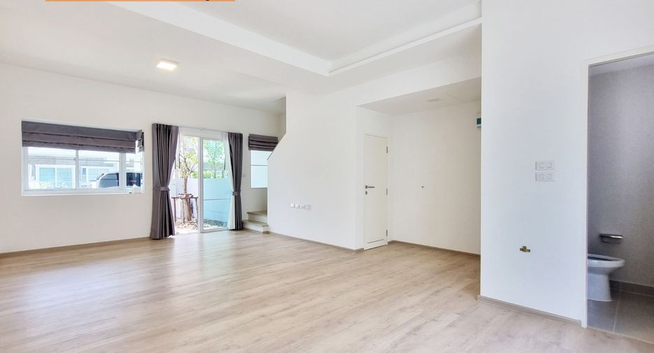 Casa adosada en venta de 2 habitaciones en Bang Phli, Samut Prakan