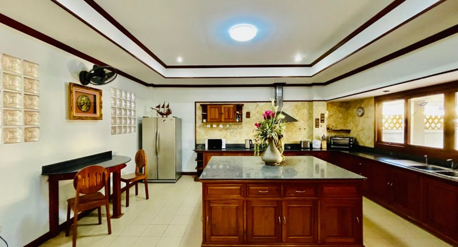 À louer 3 chambres maison à Bang Lamung, Chonburi